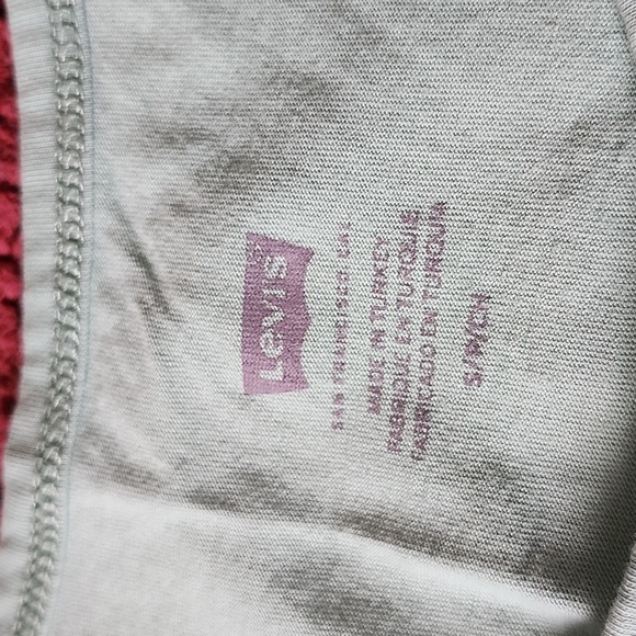 Men's Levi's California tank top.  Graphics on back - Picture 6 of 6